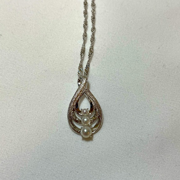 "Generations Of Love" Cultured Freshwater Pearl Necklace - Picture 3 of 11